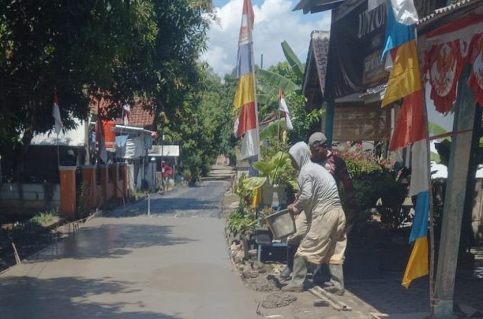 Pemdes Rancasari Bangun Jalan Rabat Beton Sumber Dana Desa Tahap II Tahun 2025